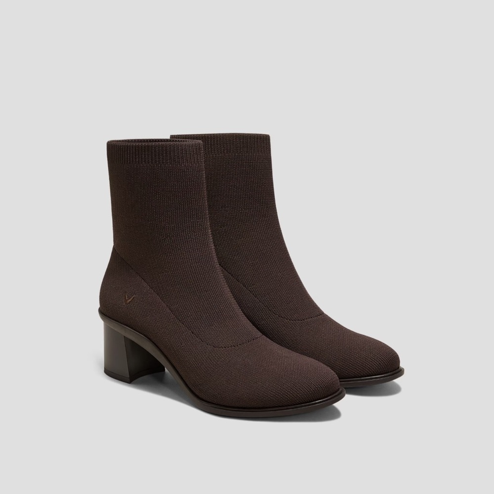 VIVAIA Almond-Toe Running Heel Boots (Amanda) SZ 8  dark chocolate brown